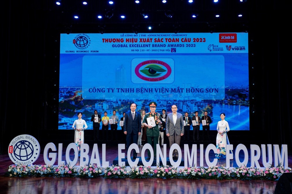 Bệnh viện mắt Hồng Sơn nhận giải thưởng 'Top 20 thương hiệu xuất sắc toàn cầu 2023'