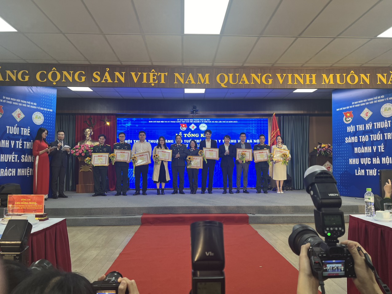 Chúc mừng ThS. BS Trần Thị Hương Lan (Bệnh Viện Mắt TW - Bệnh Viện Mắt Hồng Sơn) 