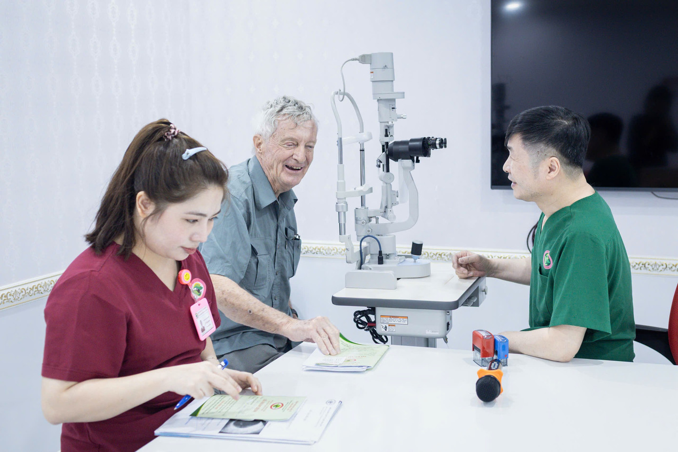 Tư vấn cho bệnh nhân nước ngoài