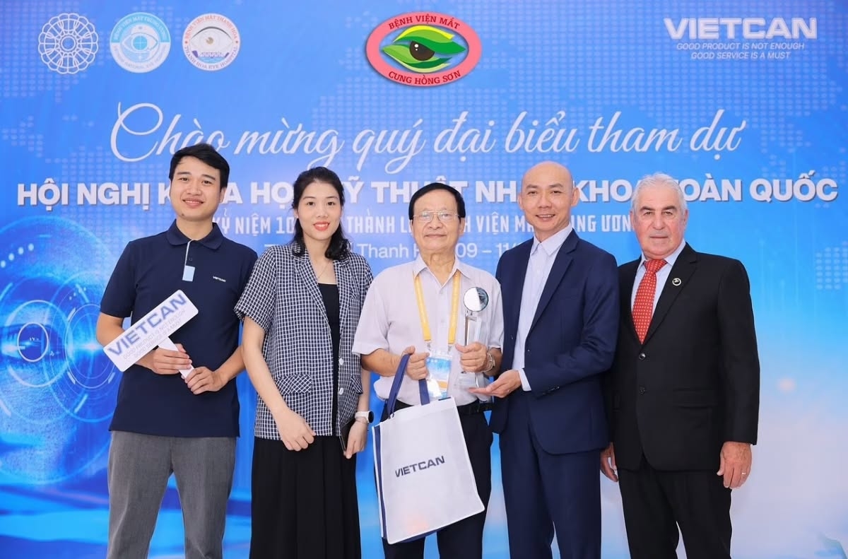 VOV1 — ĐÀI TIẾNG NÓI VIỆT NAM: TỪ CẬN THỊ ĐẾN NGUY CƠ BỆNH LÝ VÕNG MẠC: NHỮNG ĐIỀU KHÔNG THỂ CHỦ QUAN. TS.BS VÕ VĂN PHI — GIÁM ĐỐC BỆNH VIỆN MẮT QUỐC TẾ CUNG HỒNG SƠN TRỰC TIẾP TƯ VẤN TRÊN VOV1